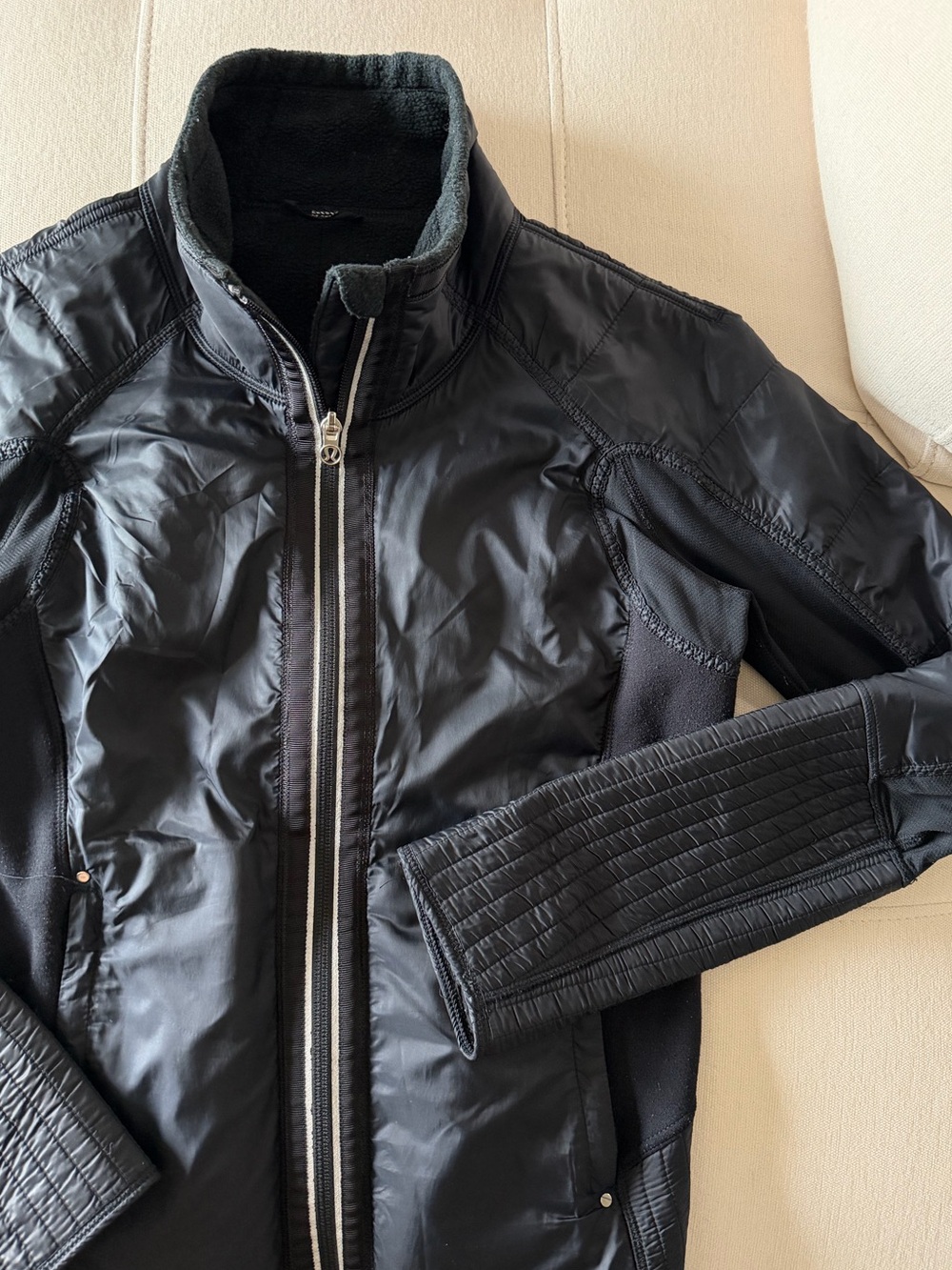 Lululemon Jacket - Picture 2 of 4